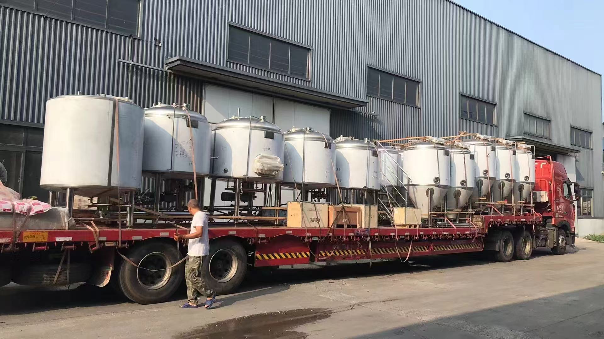 月湖精酿啤酒设备厂—中小型精酿啤酒厂提供服务